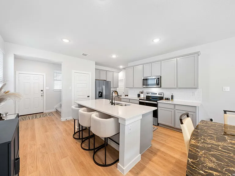 14538 Camino Way — Photo 7
