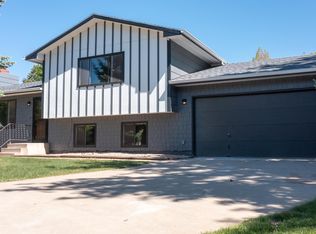 1202 Burns Cir, Rapid City, SD 57702