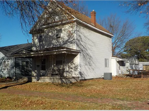 602 W 2nd St, Coffeyville, KS 67337