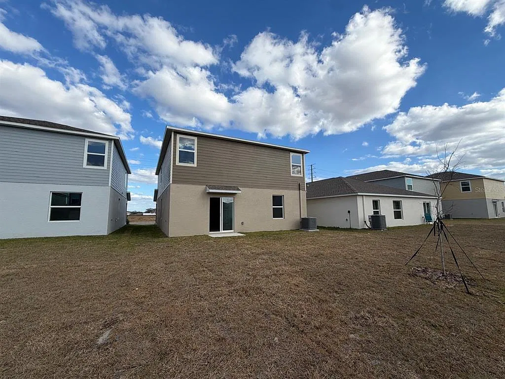 6 bed, 3.0 bath, 2464 sqft, $2,500 — Photo 3