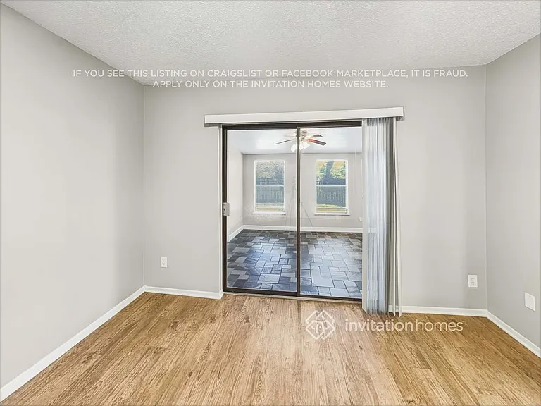 951 Waverly Dr — Photo 7
