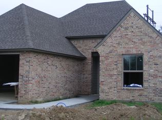 303 Springwater Dr, Broussard, LA 70518