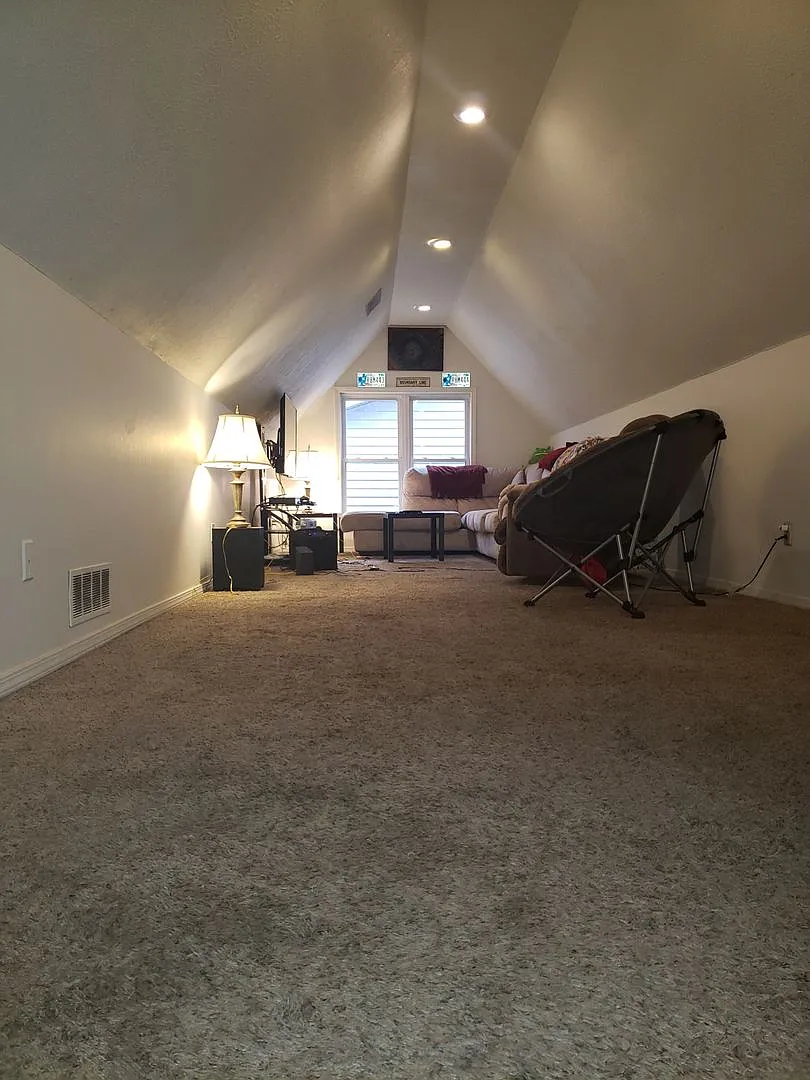 5 bed, 3 bath home on Northside: Available July 2027! — Photo 2