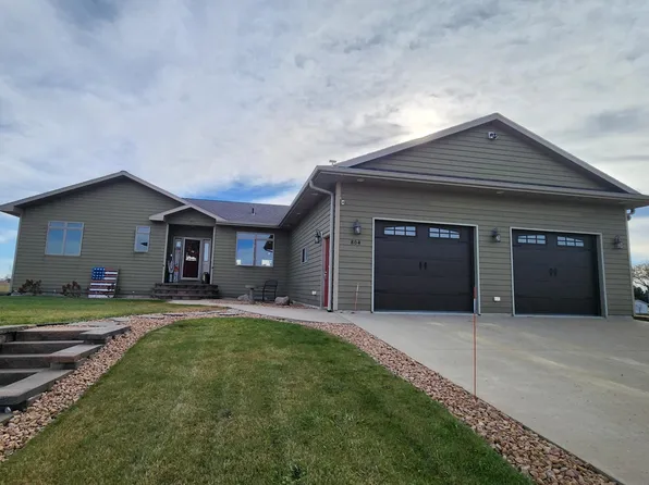 804 9th St NE, Pipestone, MN 56164