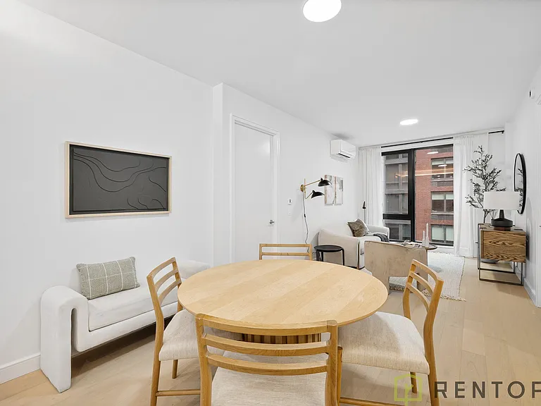 555 W 45th St #701D — Photo 3