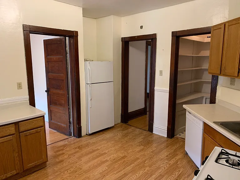 1838 N Oakland Ave — Photo 8