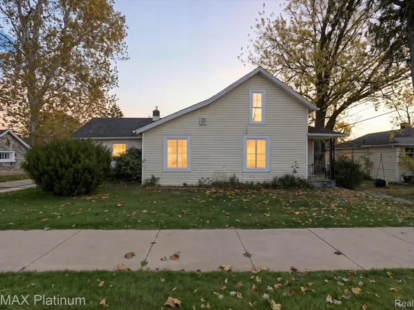 314 N Hibbard St, Fowlerville, MI 48836