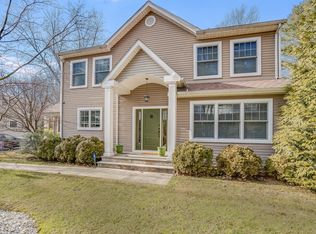 404 Wilmot Rd, New Rochelle, NY 10804