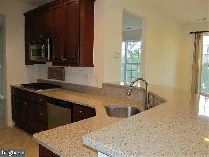 5 Jackson Ave — Photo 7
