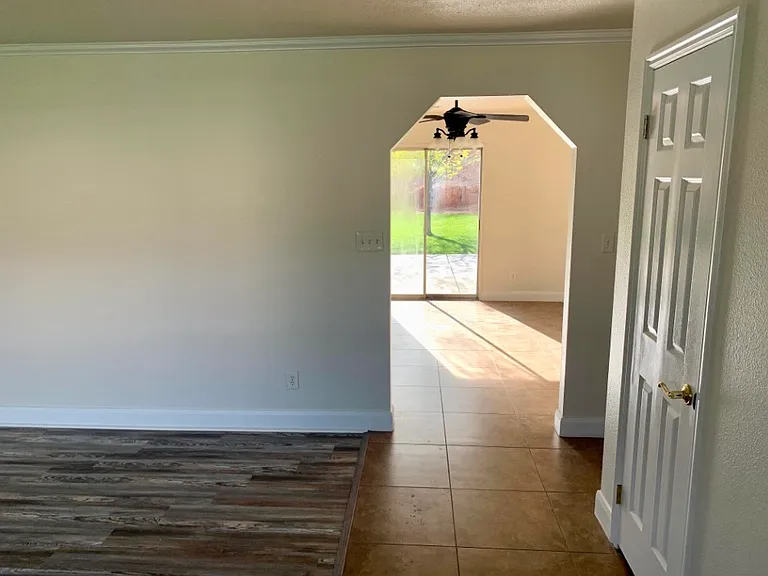 1743 W Green Valley Ln — Photo 6