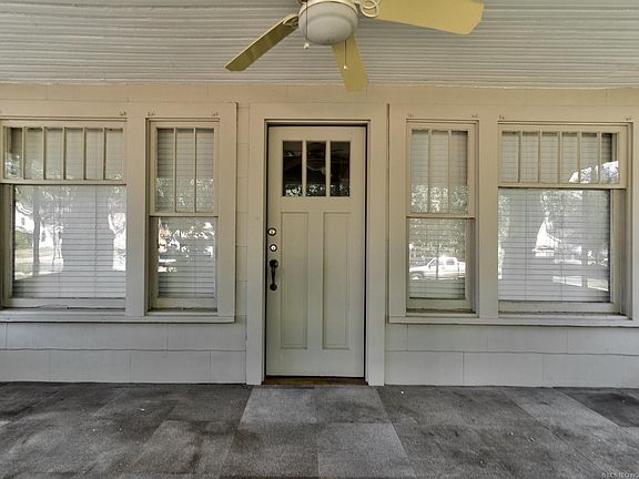 3rd image of 1516 S Dewey Ave