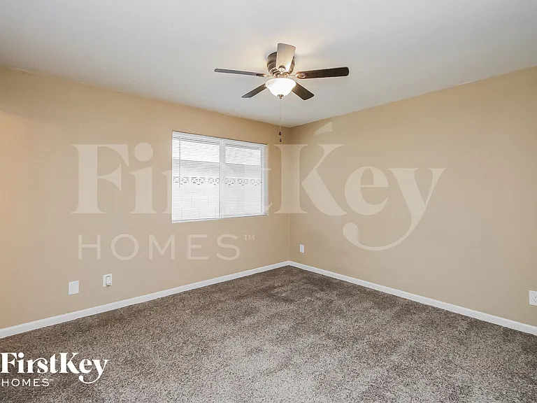 4716 S Kenwood Ln — Photo 9