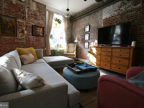 3rd image of 828 N Hancock St Unit 2A