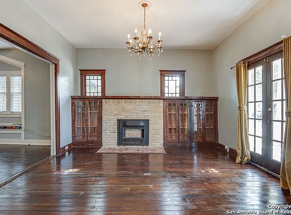 4th image of 1127 W Craig Pl