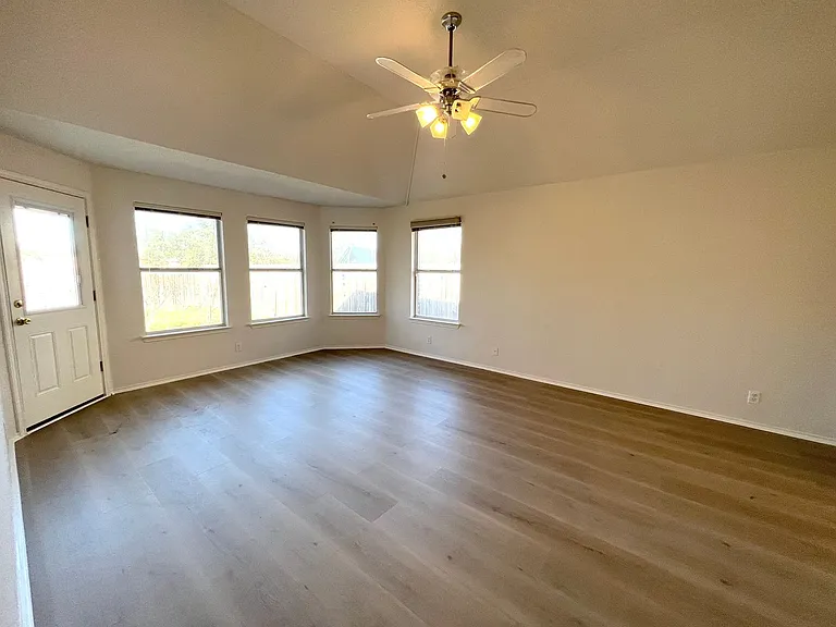 6708 Bancroft Woods Dr — Photo 13