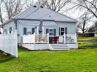 210 E Dryden St, Palmyra, MO 63461