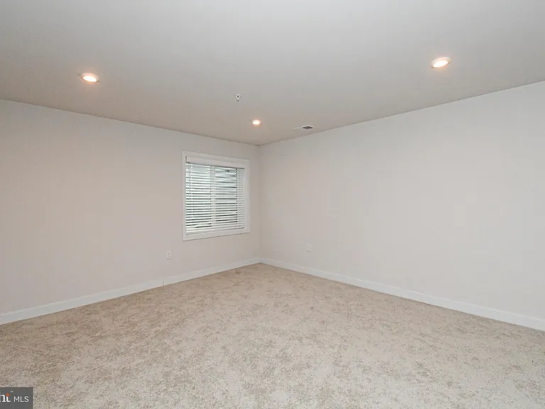500 Sterling Dr — Photo 42