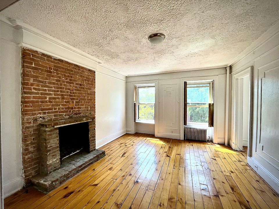 1st image of 391 Sackett St #3