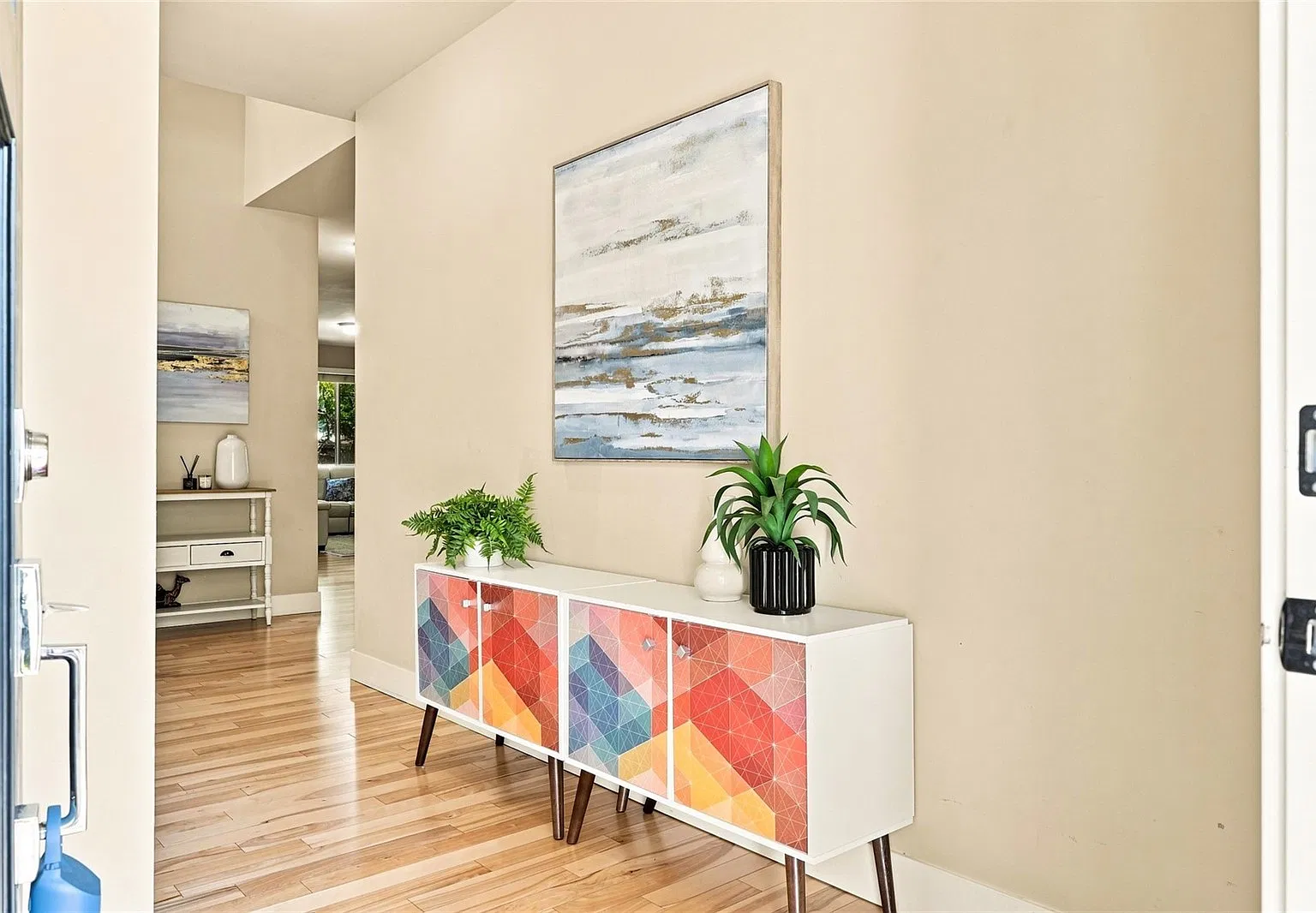 5 bed, 2500 sqft, $4,000 — Photo 3