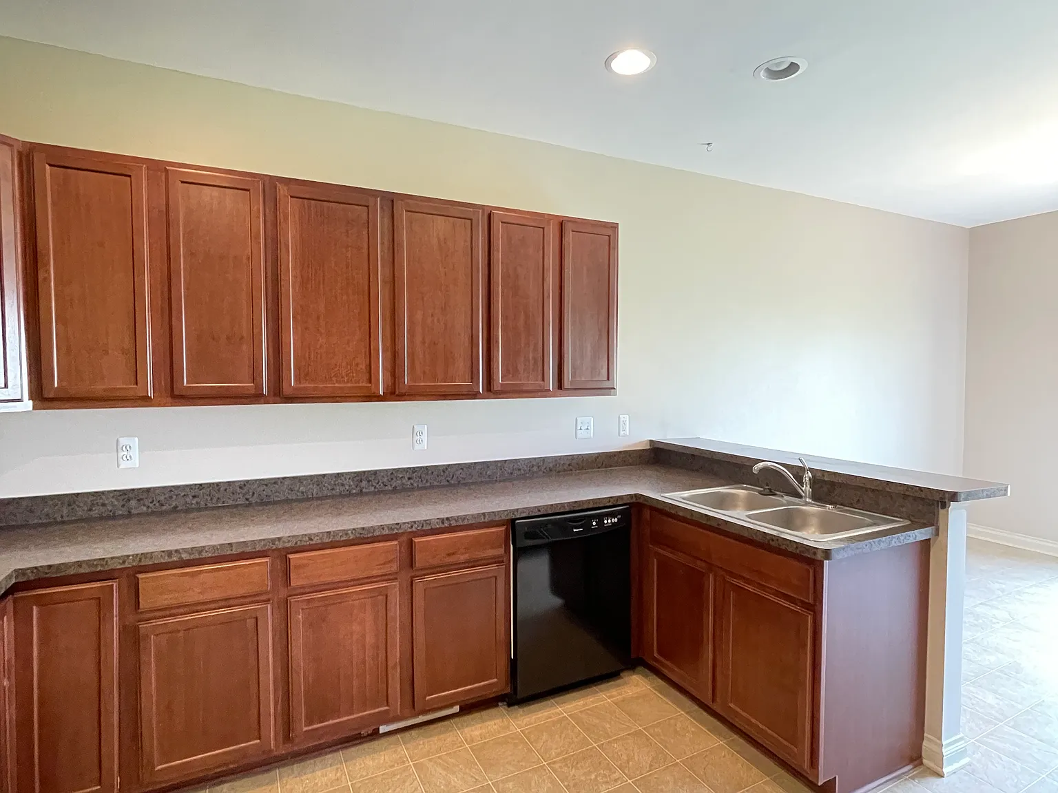 3 bed, 2.5 bath, 1767 sqft, $2,300 — Photo 3
