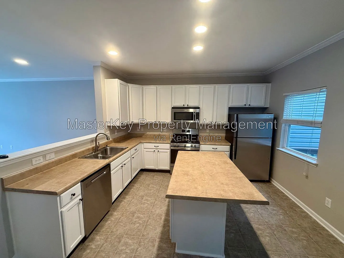 3 bed, 3.5 bath, 2275 sqft, $2,195 — Photo 4