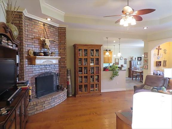 5th image of 7917 Vail Dr