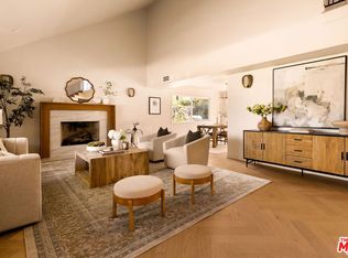22460 Cairnloch St, Calabasas, CA 91302