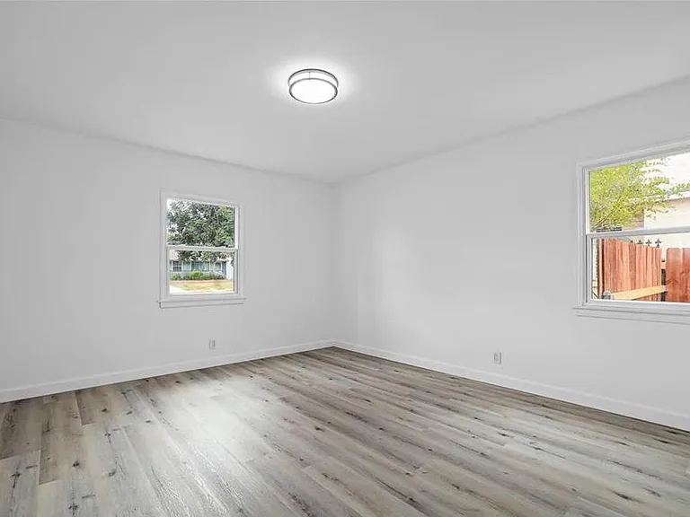 100 Eastern Ave — Photo 14