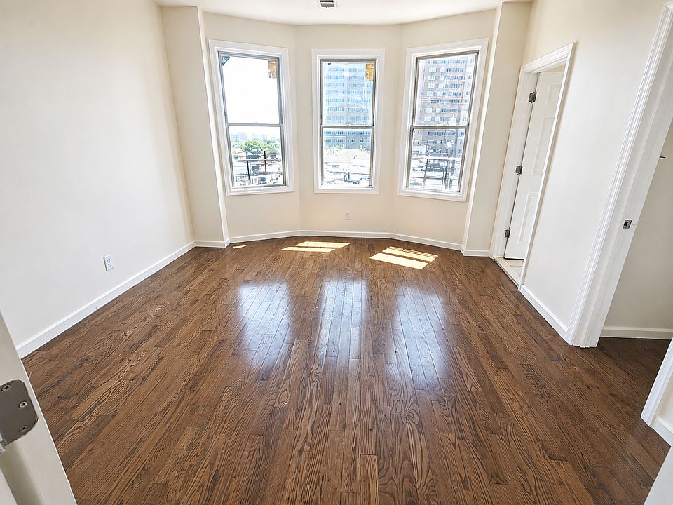 1st image of 85 Littleton Ave #2B
