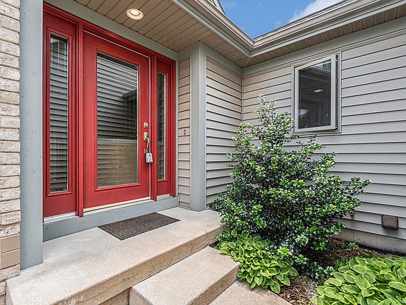 3rd image of 2518 Highridge Ln SE