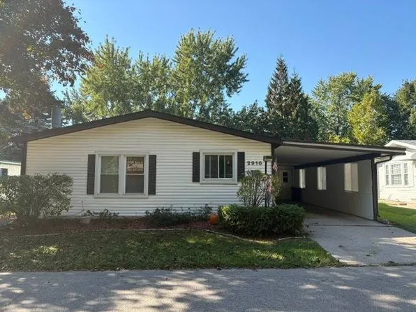 2910 Goldfinch St, Rochester, MI 48309