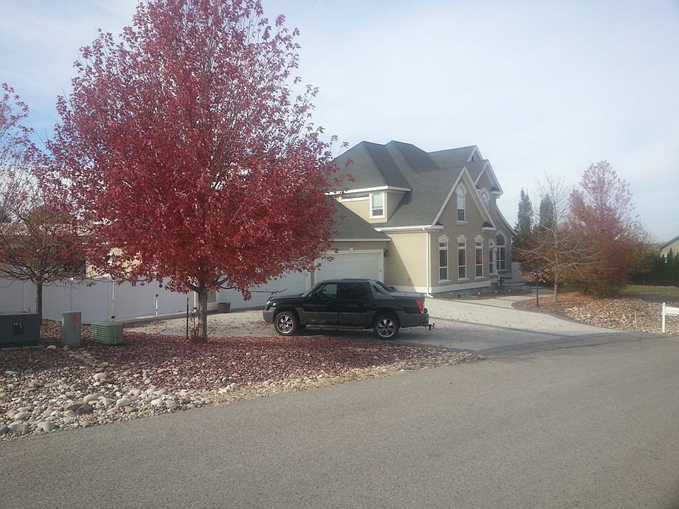 2nd image of 1225 N Gage Ln