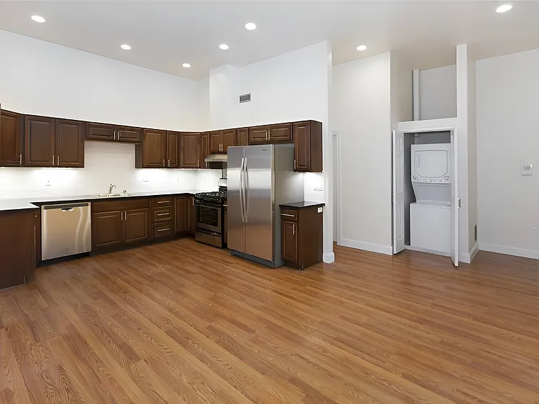 1150 S Van Ness Ave #1150 — Photo 2