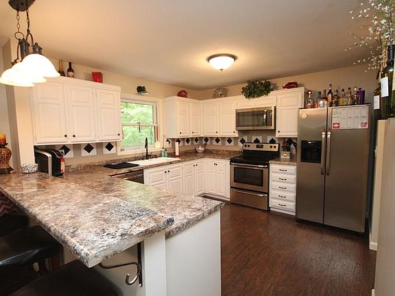 2nd image of 6 Garland Ln