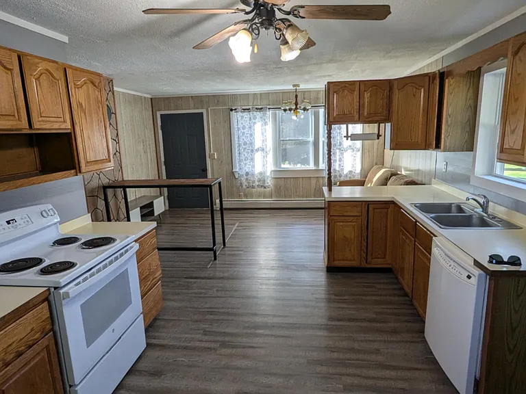 1518 Border Rd — Photo 4