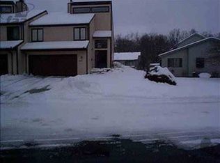 558 Oakbrook Cir, Flushing, MI 48433