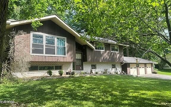 3rd image of 572 S Lake Dr