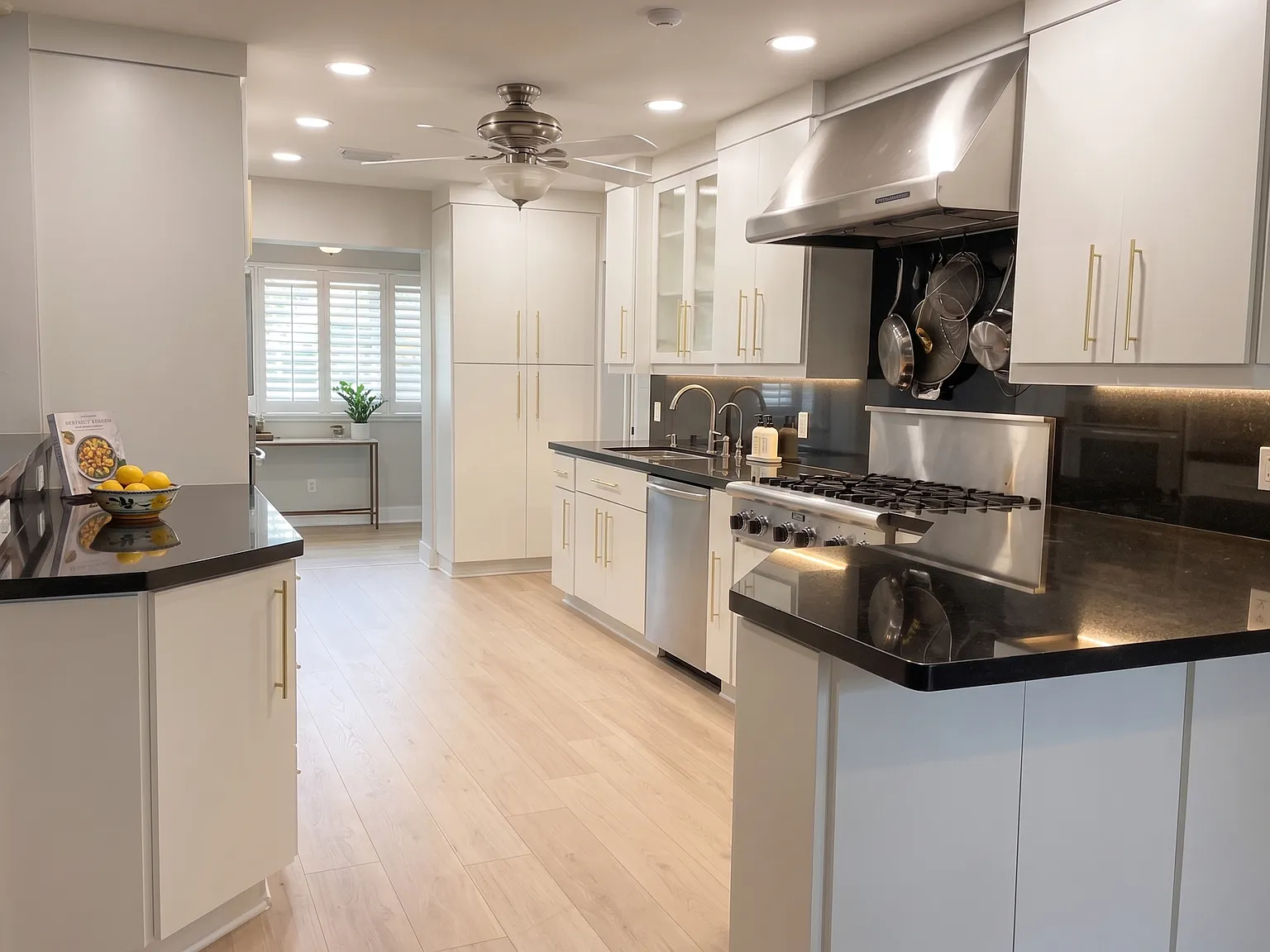 3 bed, 1607 sqft, $3,900 — Photo 4