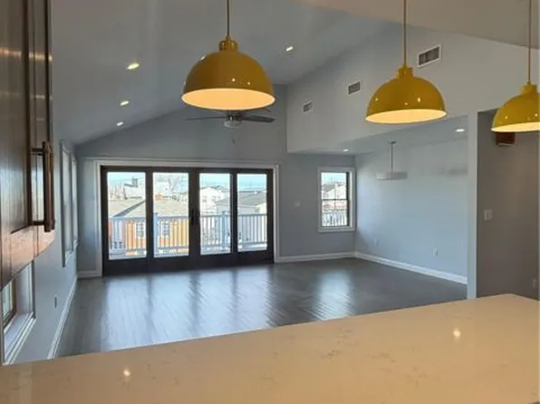 90 E Hudson St, Long Beach, NY 11561