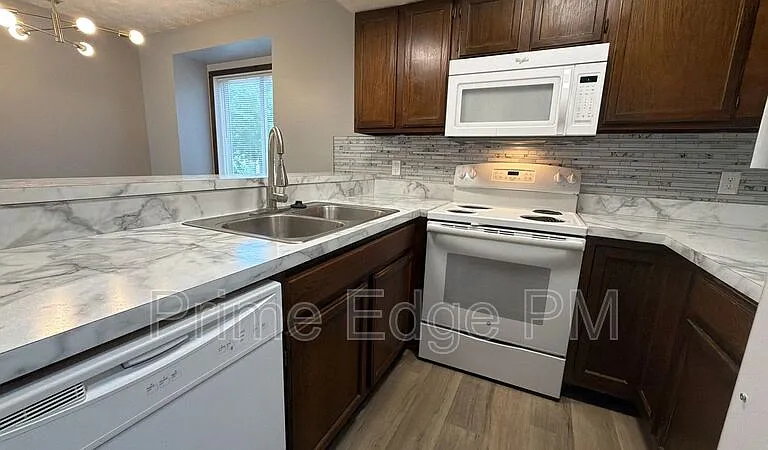 6235 Holdrege St #D-5 — Photo 5