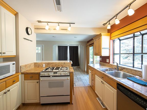 5th image of 2000 E Millcreek Way