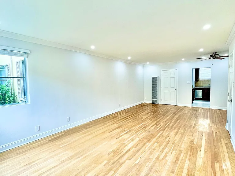 3178 S Barrington Ave #103 — Photo 6