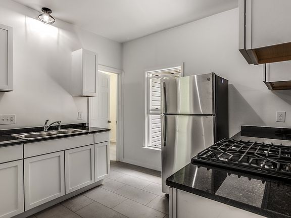 4th image of 680 Hazelwood St #3