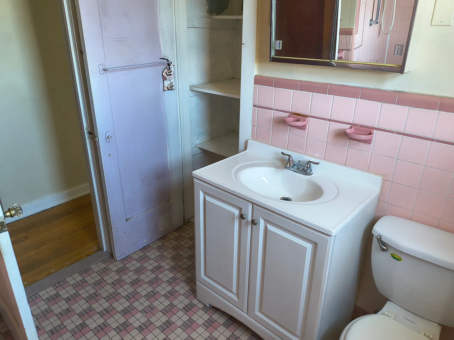2 bed, 900 sqft, $1,400 — Photo 3