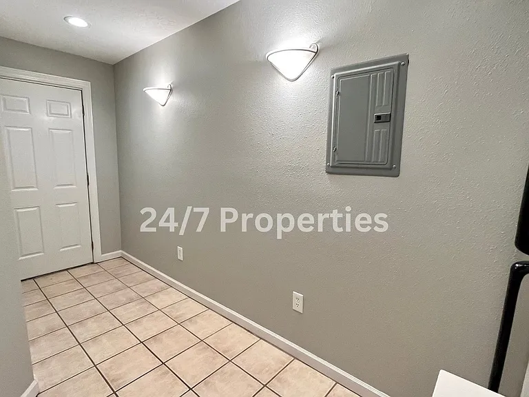 506 E Main St #2 — Photo 5