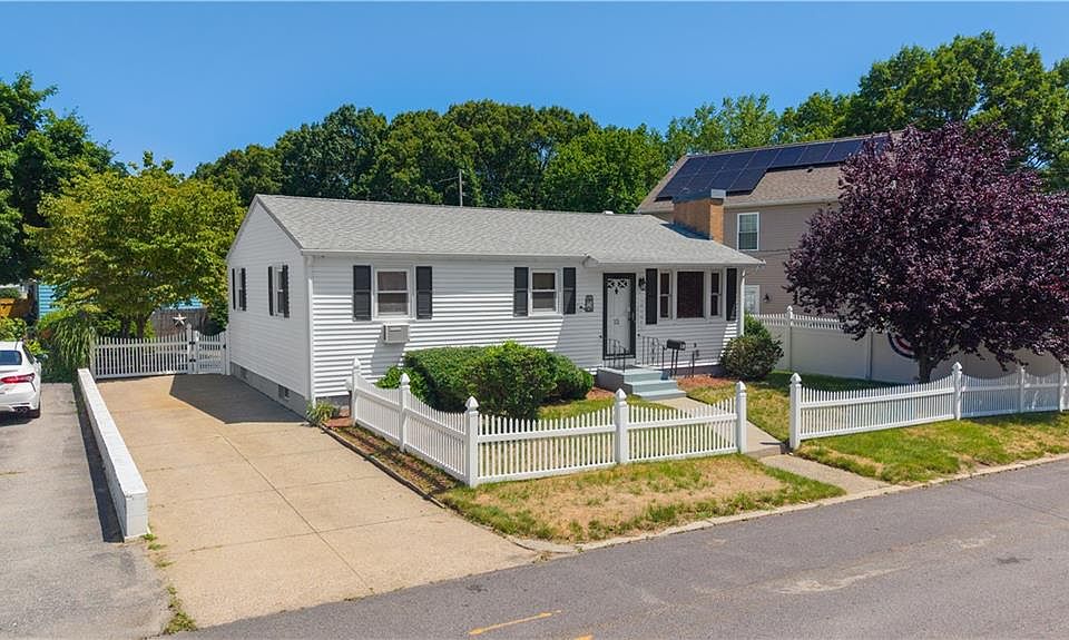 1st image of 15 Chandler Ave