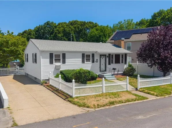 15 Chandler Ave, Pawtucket, RI 02860