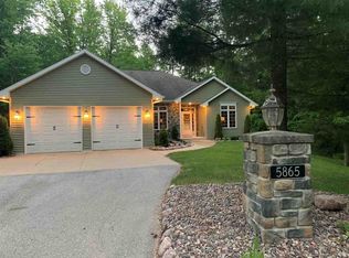 5865 Timber Haven Dr, Little Suamico, WI 54141