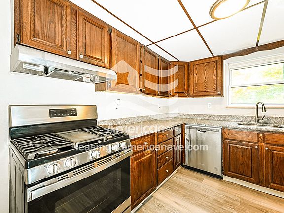 751431_004_kitchen_5.jpg