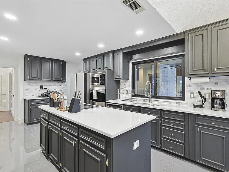 2420 Vista Glen Ln — Photo 14